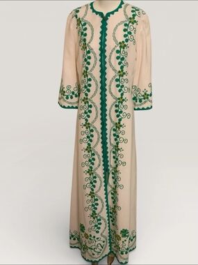 White Wool Embroidered Housecoat Jacket Dress Zipper Hostess Caftan Duster Gown